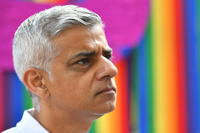 Starosta Londýna Sadiq Khan nesouhlasí s plány na přísnější migrační politiku.