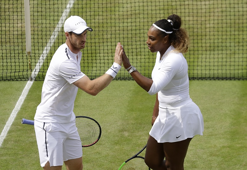 Ve Wimbledonu se Andy Murray představil ve smíšené čtyřhře po boku Sereny Williamsové.