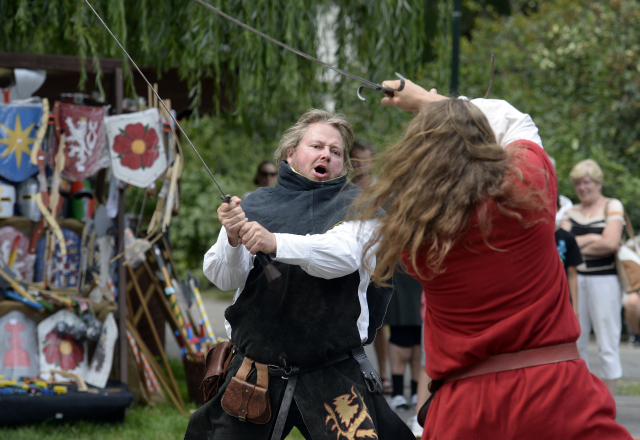Karlovo náměstí se vrátilo do roku 1419. Nechybí tržiště ani šerm.
