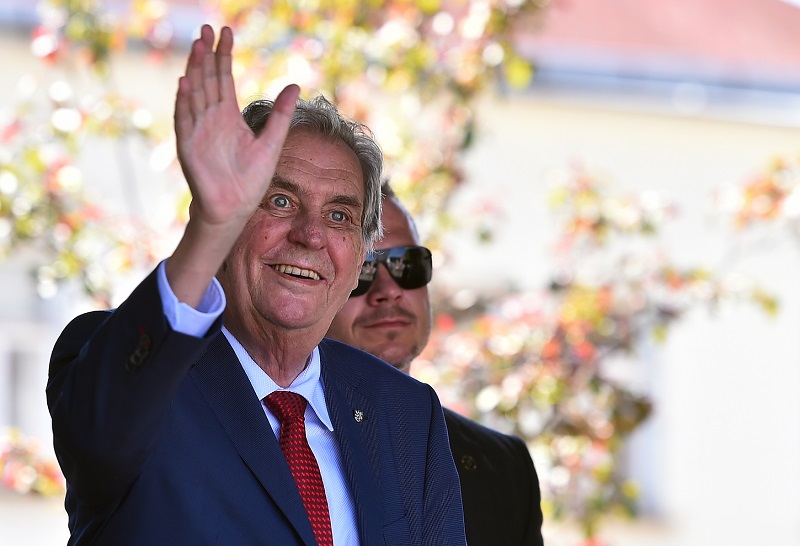 Prezident Zeman bude pobývat až do poloviny srpna na zámku v Lánech.