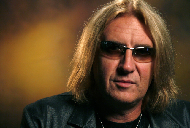 Zpěvák Joe Elliott.
