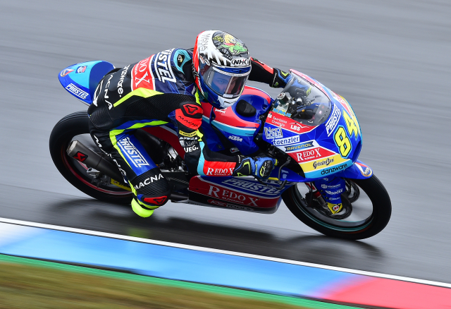 Jezdec kategorie Moto3 Jakub Kornfeil z České republiky.