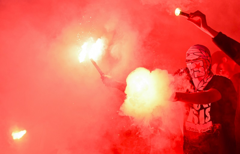 Vrcholí honba za chuligány, policie hledá hříšníky z Edenu.