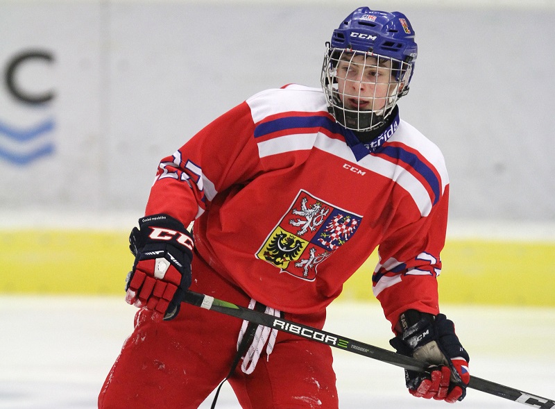 Čeští hokejisté vstoupili úspěšně do prestižního turnaje Hlinka Gretzky Cup hráčů do 18 let. 