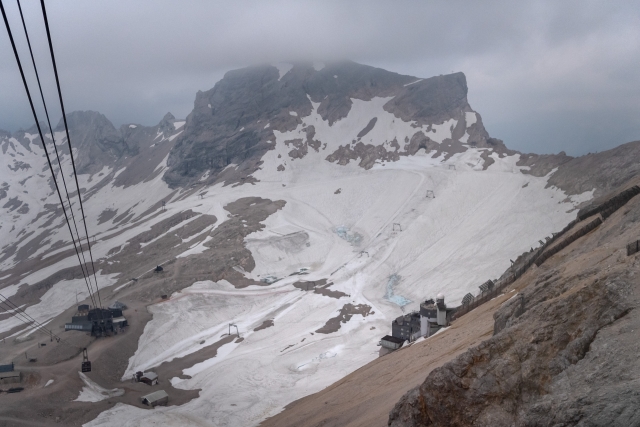 Ledovec na hoře Zugspitze. 
