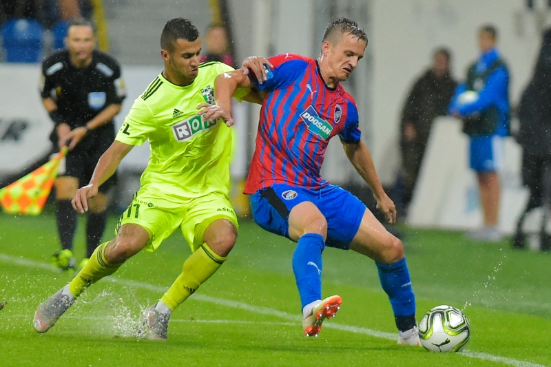 Plzeňský záložník Jan Kopic (vpravo).
