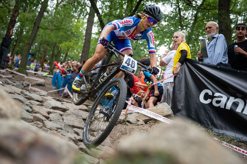 Bikerka Jitka Čábelická vybojovala ve švýcarském Lenzerheide životní 12. místo.