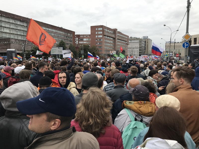Příští demonstrace by se v Moskvě údajně mohlo zúčastnit až třicet tisíc lidí.