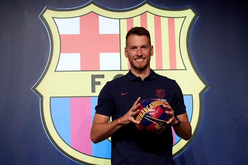 Zraněného gólmana má i Barcelona, Neto bude chybět měsíce.