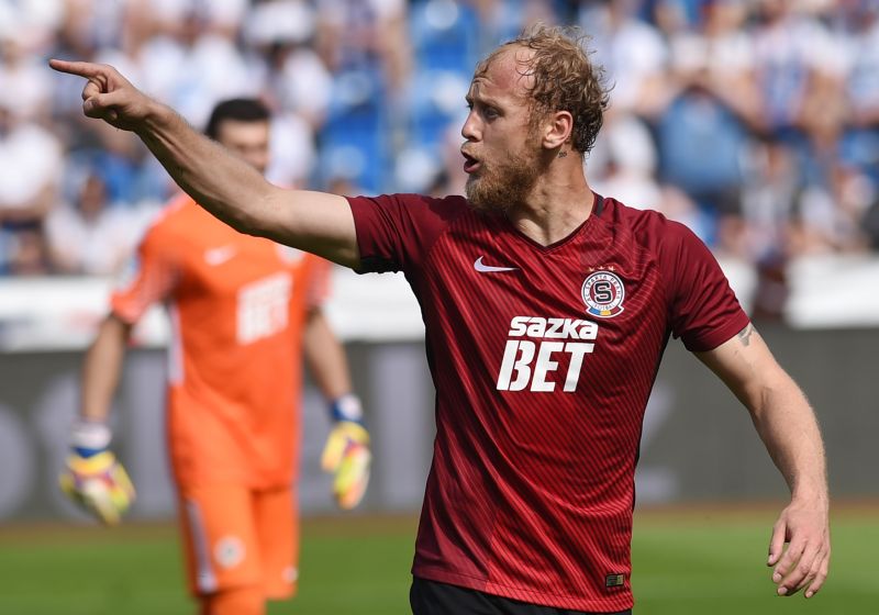 Fotbalový obránce Semih Kaya.