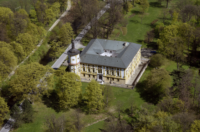 Zámek Linhartovy ve Městě Albrechticích na Bruntálsku.