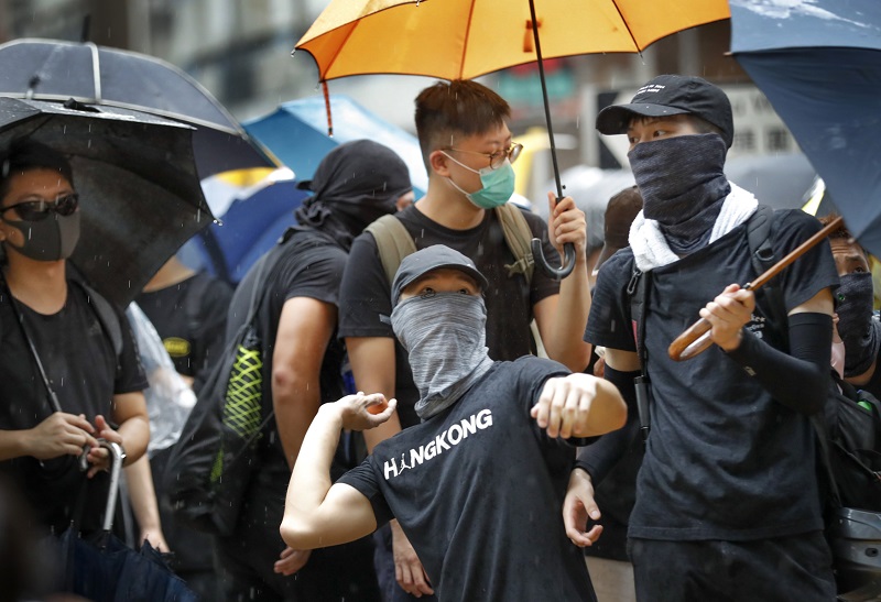 V Hongkongu se v sobotu konají dvě demonstrace naráz.