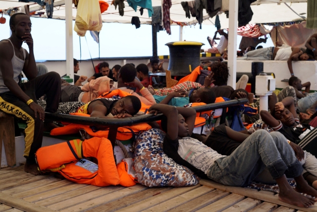 Migranti na lodi Open Arms.