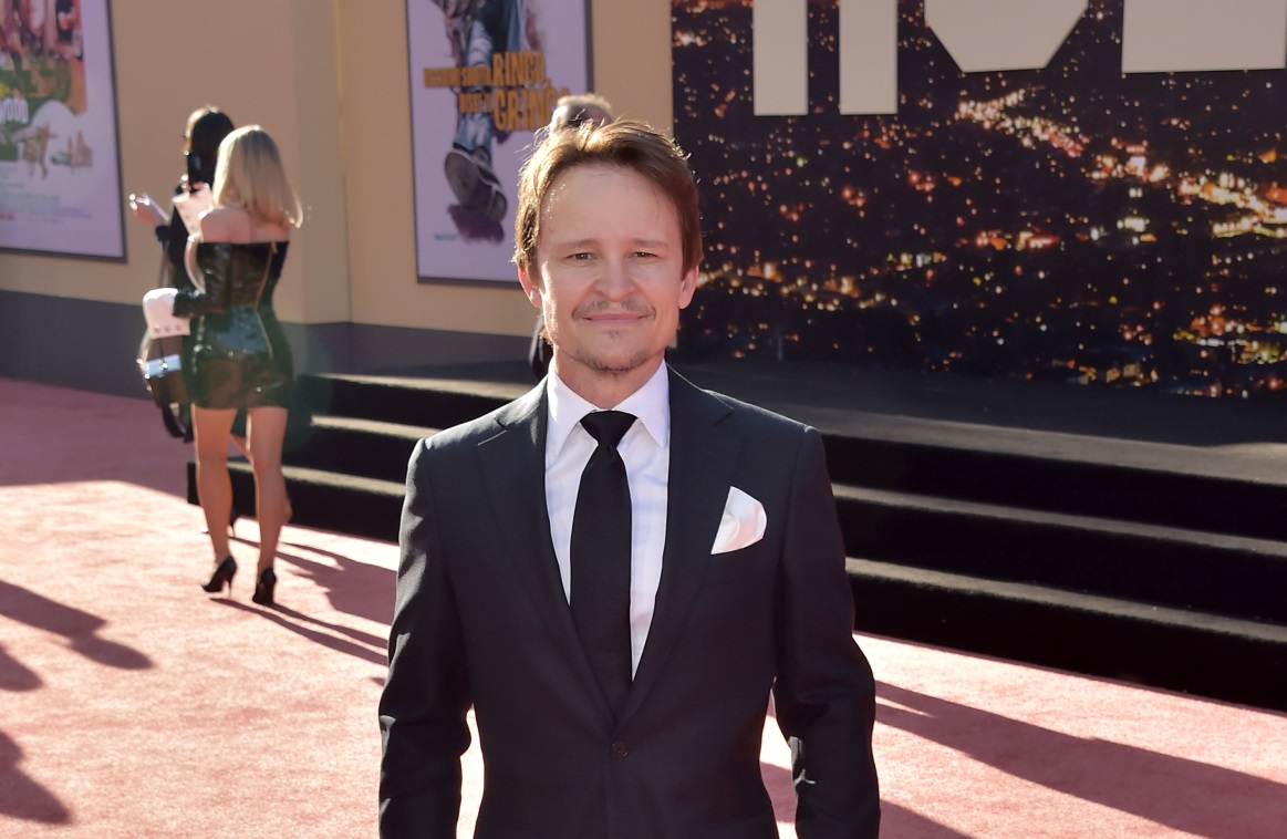 Damon Herriman si zahrál Charlese Mansona hned dvakrát.