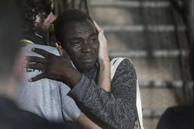 Jeden z migrantů z humanitární lodi Open Arms.