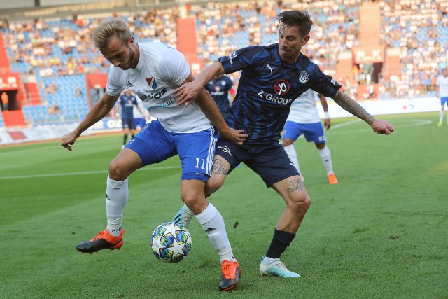 Zleva Nemanja Kuzmanovič z Ostravy a Milan Petržela ze Slovácka.
