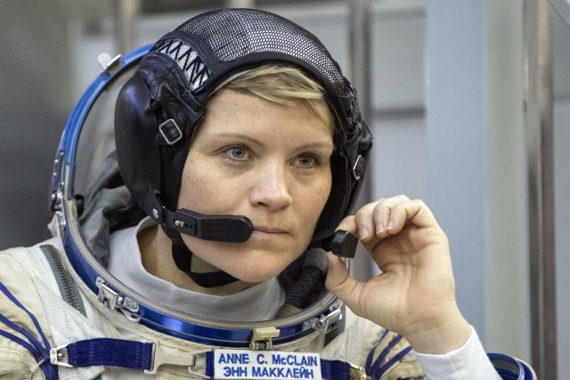Anne McClainová.