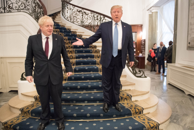 Boris Johnson (vlevo) jednal s Donaldem Trumpem o vzájemné situaci po odchodu Británie z EU.