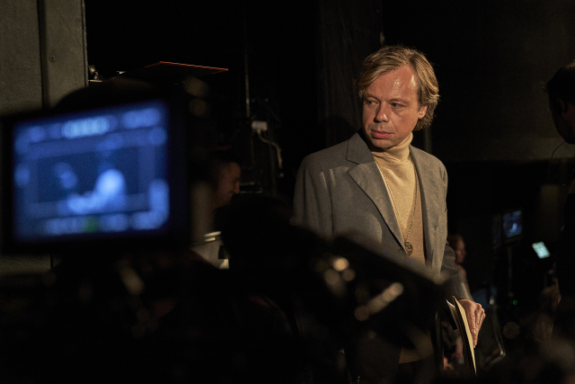 Herec Viktor Dvořák při natáčení filmu o disidentských letech dramatika a pozdějšího prezidenta Václava Havla.