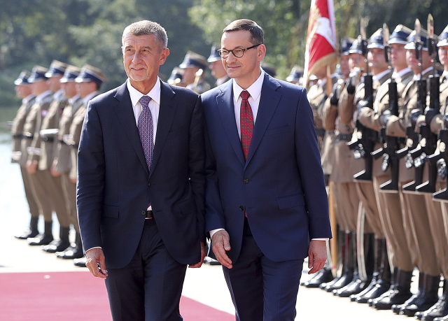 Polský premiér Mateusze Morawiecki a český premiér Andrej Babiš.
