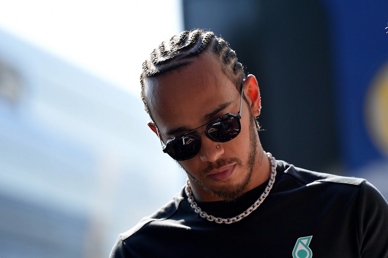 Pětinásobný mistr světa Lewis Hamilton bude i v následující sezóně posilou týmu Mercedes.