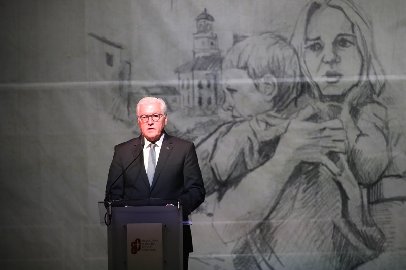 Frank-Walter Steinmeier hovořil ve Varšavě o válce.
