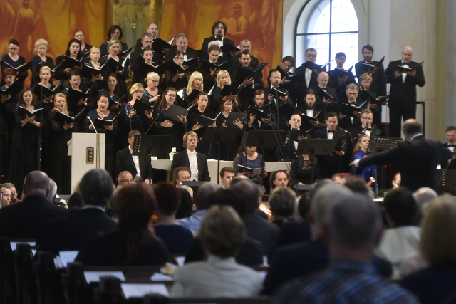 Na zahajovacím koncertu zaznělo Oratorium Ráj a Peri od Roberta Schumanna v podání Filharmonie Brno a Českého filharmonického sboru Brno.