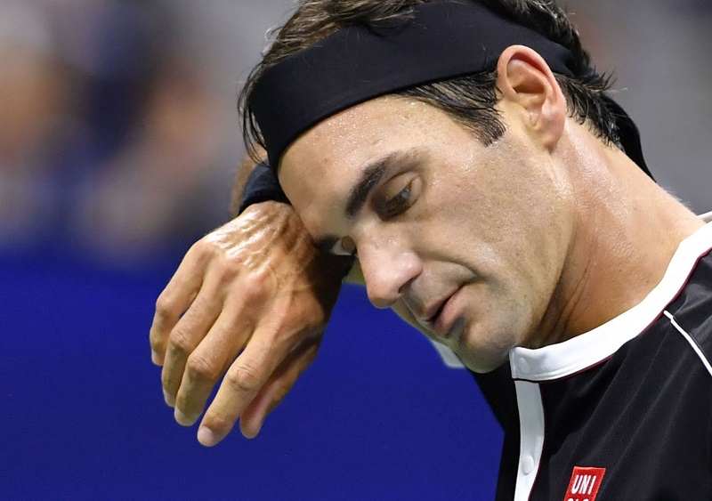 Švýcar Roger Federer po prohraném čtvrtfinále na US Open s Grigorem Dimitrovem.