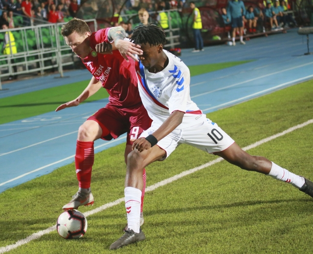 Fotbalista Ondřej Vaněk (vlevo).