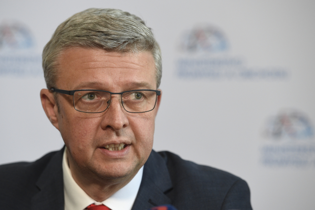 Ministr průmyslu a obchodu Karel Havlíček (za ANO).