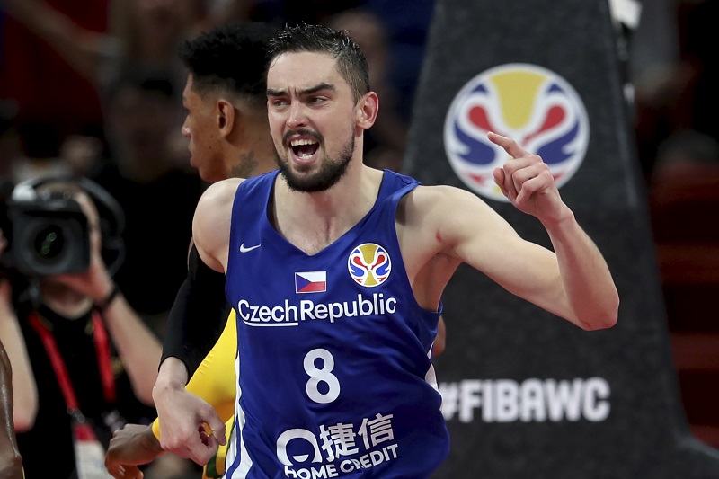 Lídr české basketbalové reprezentace Tomáš Satoranský v zápase proti Brazílii. 