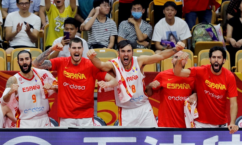 Španělští basketbalisté připravili na mistrovství světa první porážku obhájcům stříbra Srbům.