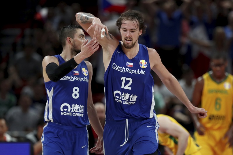 Strava basketbalistů? Kachnu nesmí, sendviče baští. Pozor na doping.