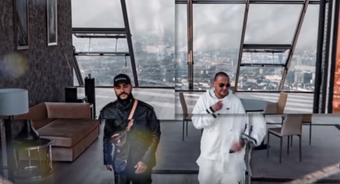 Ruští rapeři Timati a Guf (snímek z přiloženého videa).