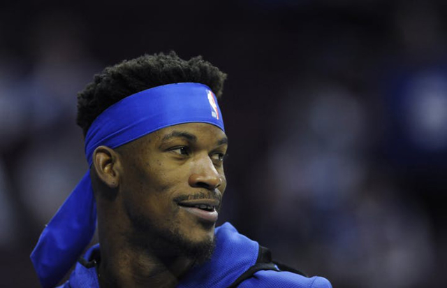 "Nindžovské" čelenky nosil například basketbalista Jimmy Butler.