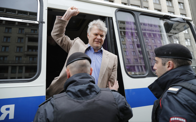 Kandidát protikremelské opozice Sergej Mitrochin.