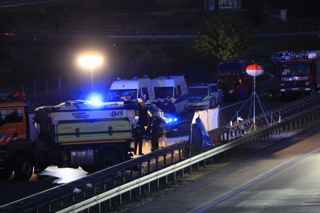 Německá policie zastřelila na dálnici muže podezřelého z vraždy.