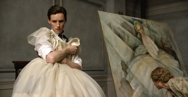 Herec Eddie Redmayne ve filmu Dánská dívka.
