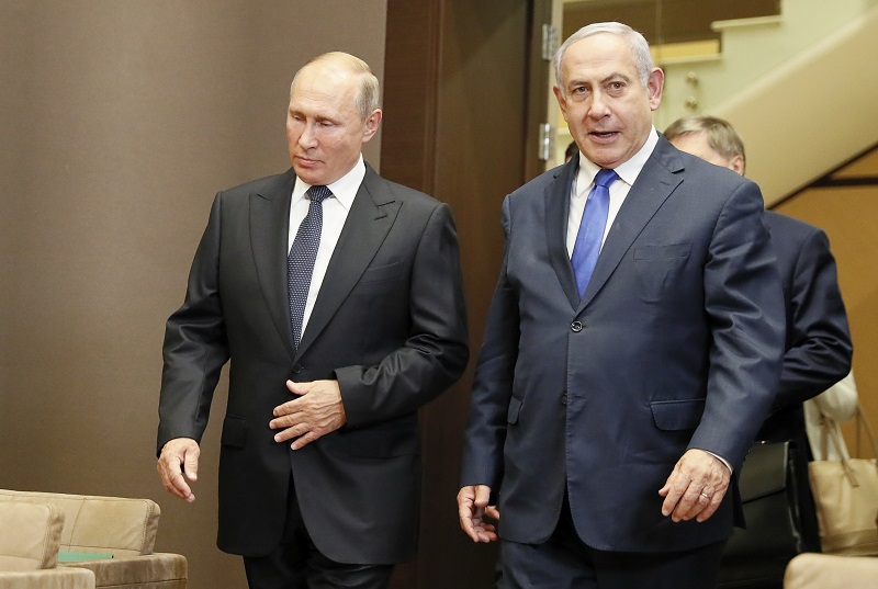 Benjamin Netanjahu (vpravo) se v Soči sešel s ruským prezidentem Vladimirem Putinem.