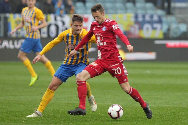 Zleva Tomáš Jursa z Opavy, Šimon Falta z Olomouce.
