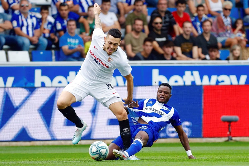 Fotbalisté Sevilly s reprezentačním gólmanem Tomášem Vaclíkem ve 4. kole španělské ligy zvítězili na hřišti Alavésu 1:0 a bez porážky vedou tabulku o bod před Atléticem Madrid.