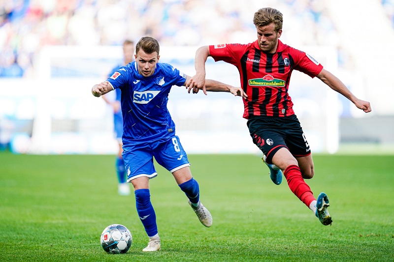 Fotbalisté Hoffenheimu s českým reprezentantem Pavlem Kadeřábkem ve 4. kole německé ligy doma podlehli 0:3 Freiburgu.