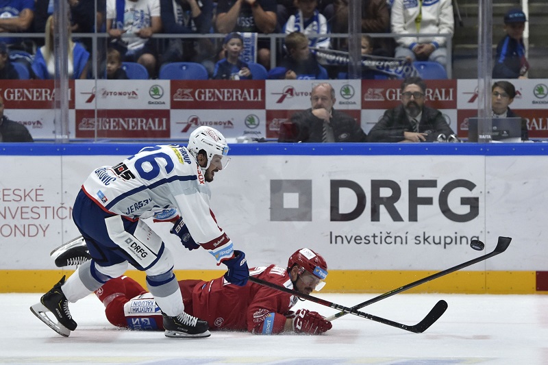 Hokejisté Komety Brno porazili ve 2. kole extraligy Třinec 2:1 po samostatných nájezdech a získali první body v nové sezoně.