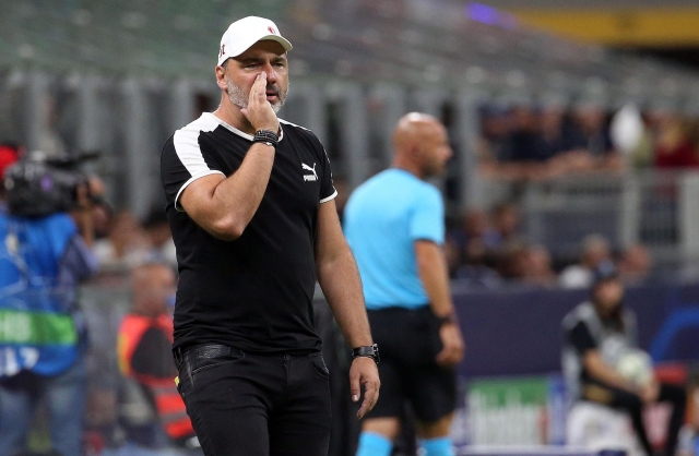 Jindřich Trpišovský na lavičce Slavie při utkání proti Interu Milán.