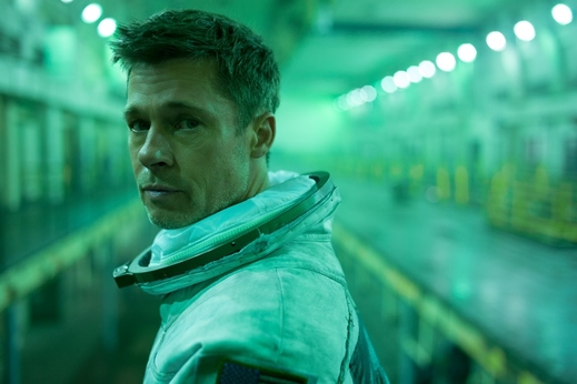 Brad Pitt podává jeden z nejlepších výkonů své kariéry.