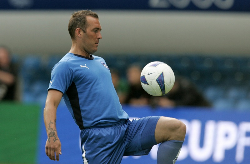 Bývalý fotbalista Ricksen podlehl ve 43 letech neléčitelné nemoci.