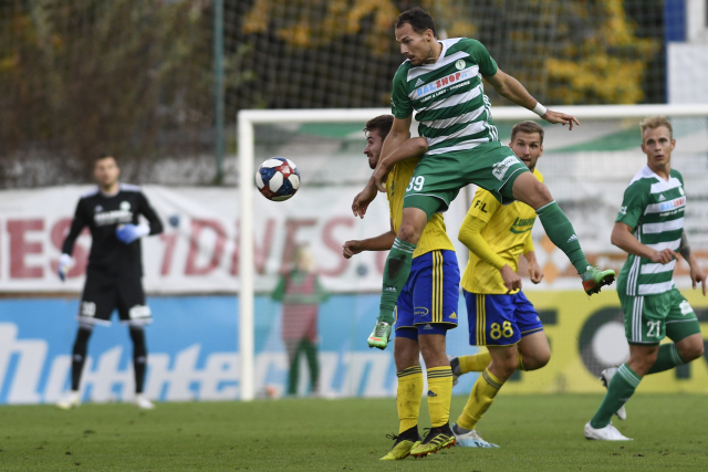Zleva Jakub Podaný z Bohemians a Dominik Mašek ze Zlína.