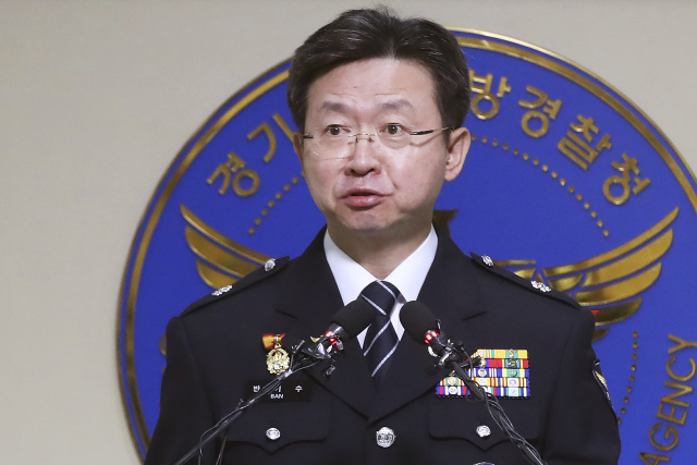 Jihokorejský policejní důstojník oznamuje možné vyřešení případu sériového vraha.