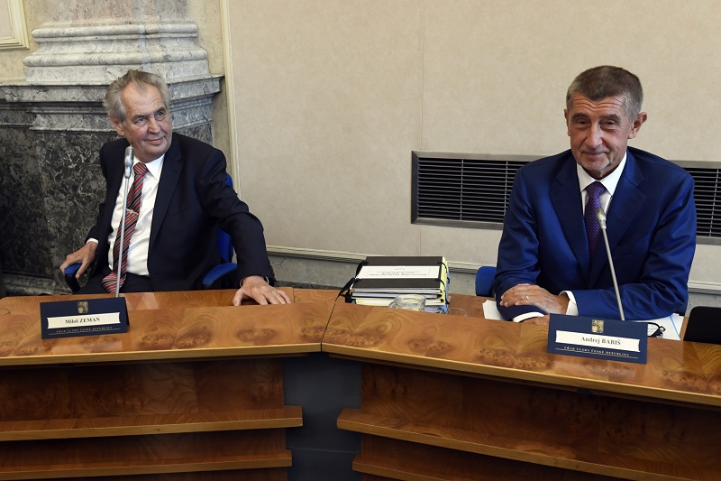 Miloš Zeman má v plánu udělit premiérovi Andeji Babišovi abolici.