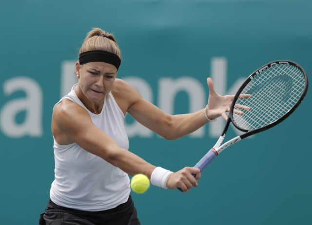 Česká tenistka Karolína Muchová slaví první trofej na okruhu WTA.